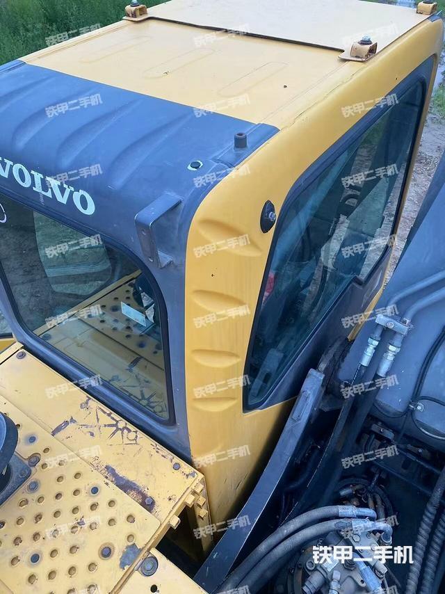 駕駛室頂部（整機外觀）