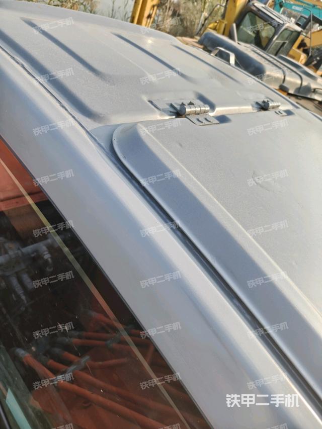 駕駛室頂部（整機外觀）