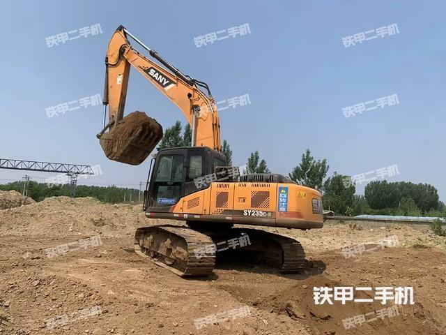 三一重工SY235C挖掘机
