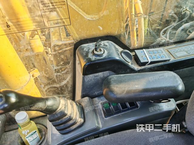 座椅右侧控制台/钥匙门/油门/含右手柄（驾驶室部分）