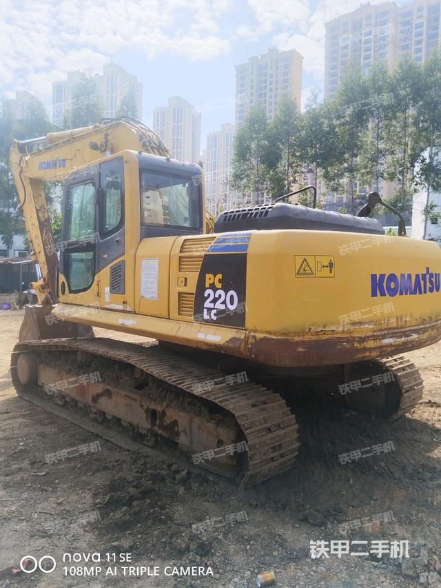 小松PC240LC-8挖掘机