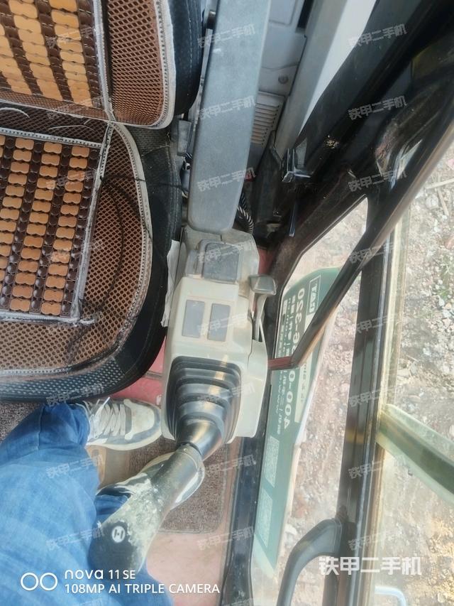 座椅左侧控制台/音响/含左手柄（驾驶室部分）