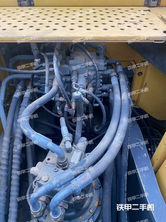 回轉(zhuǎn)馬達和主控閥（整機外觀）