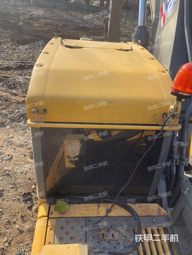 驾驶室顶部（整机外观）