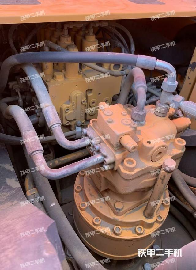 回转马达和主控阀（整机外观）