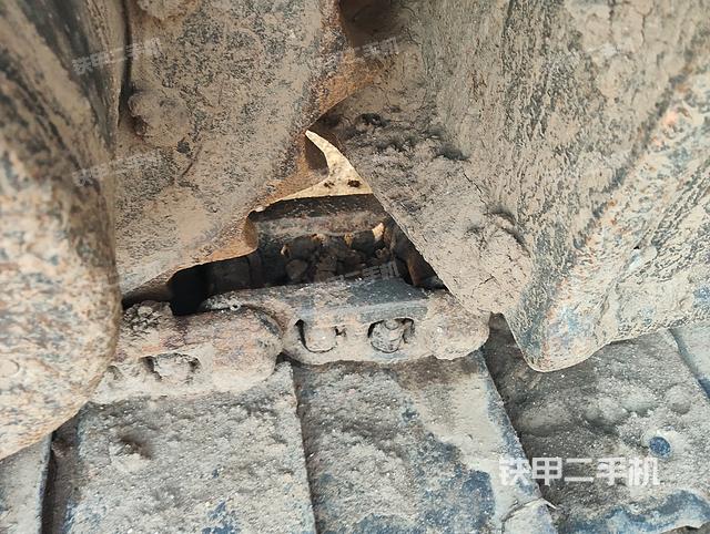 驾驶室顶部（整机外观）