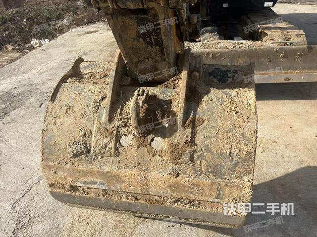 駕駛室頂部（整機外觀）