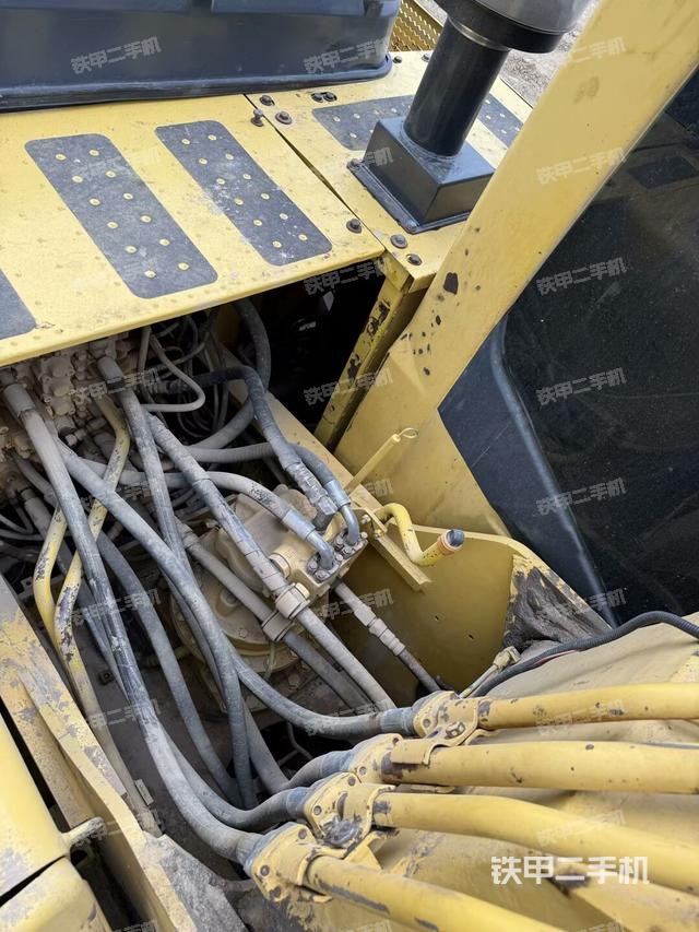 回轉馬達和主控閥（整機外觀）