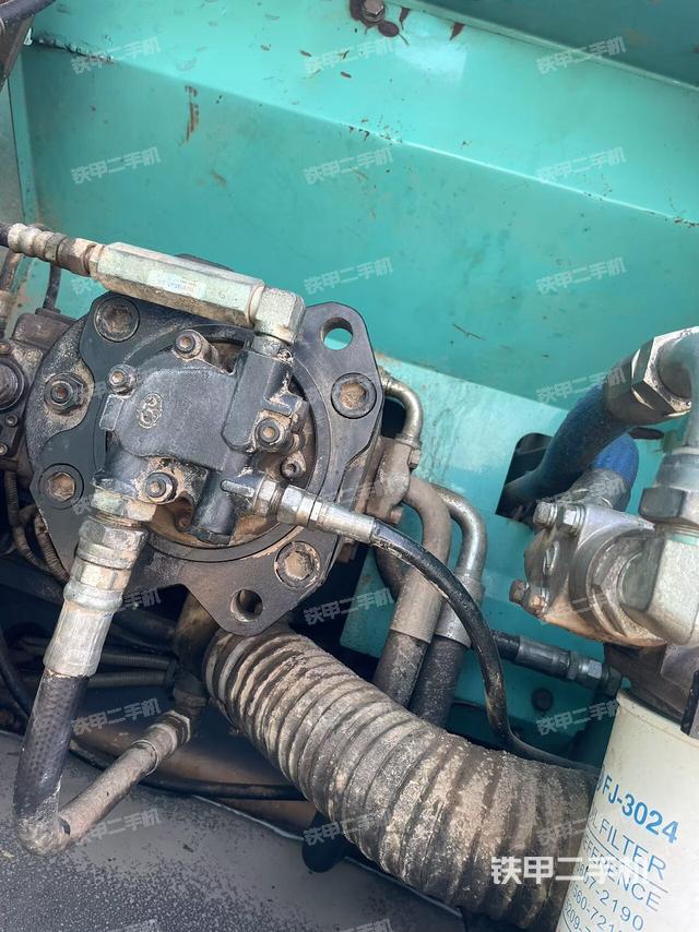 液壓泵艙室正面整體（整機(jī)外觀）