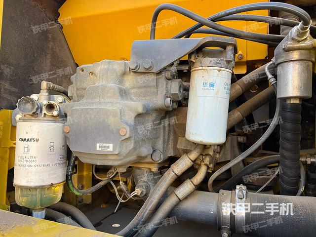 液压泵舱室正面整体（整机外观）