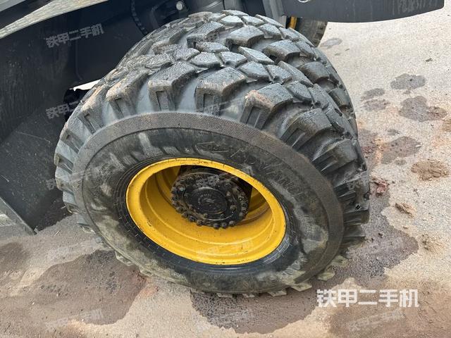 左導(dǎo)向輪（行走機(jī)構(gòu)）