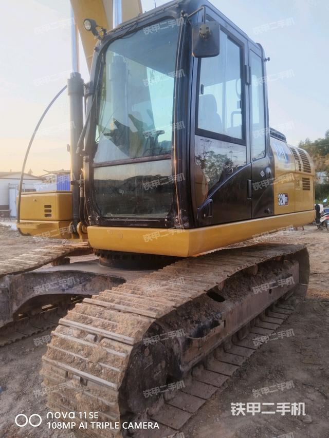 驾驶室顶部（整机外观）