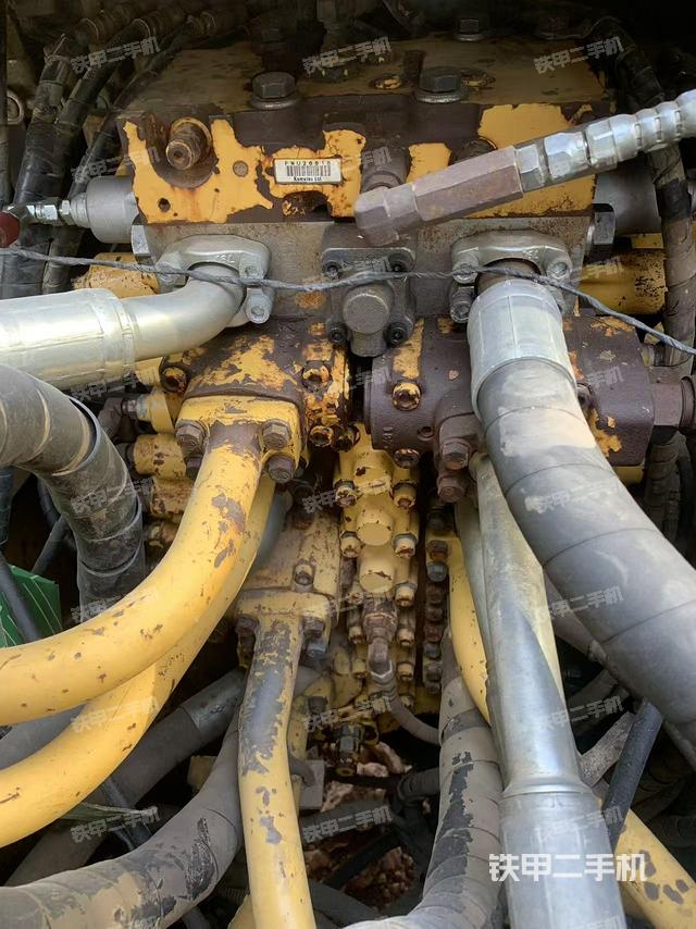 回轉(zhuǎn)馬達(dá)和主控閥（整機外觀）