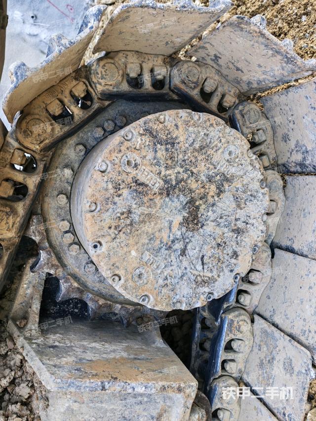 右驱动轮（行走机构）