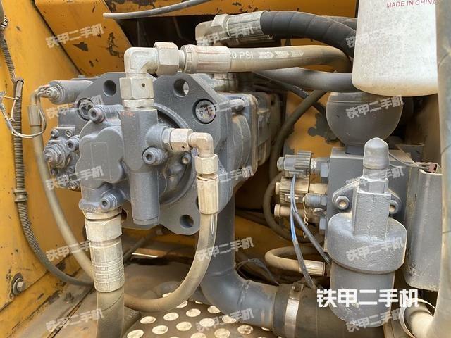 液压泵舱室正面整体（整机外观）