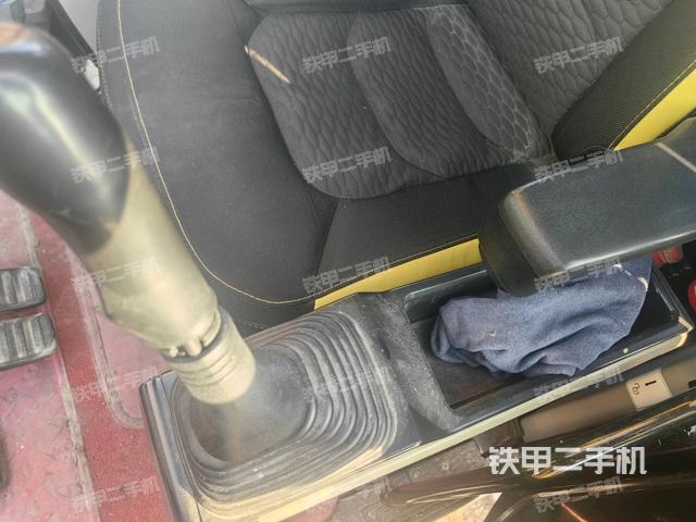 座椅右侧控制台/钥匙门/油门/含右手柄（驾驶室部分）