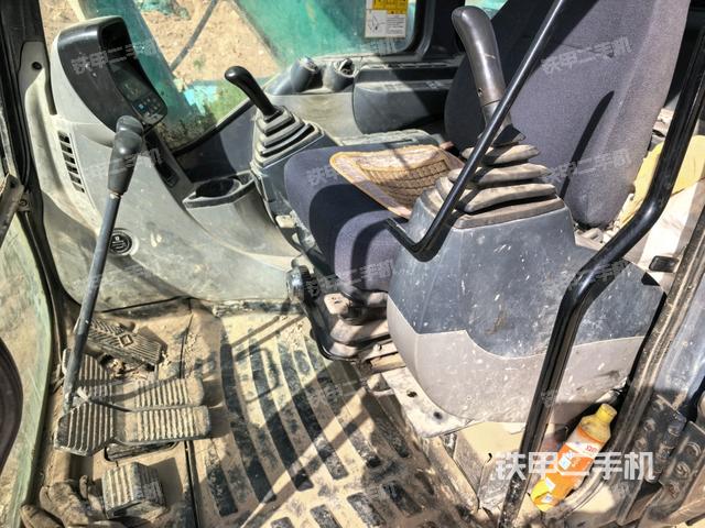 后窗玻璃角标（驾驶室部分）