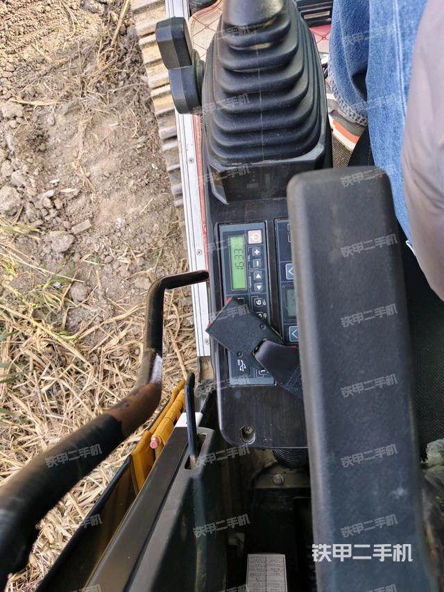 座椅左侧控制台/音响/含左手柄（驾驶室部分）