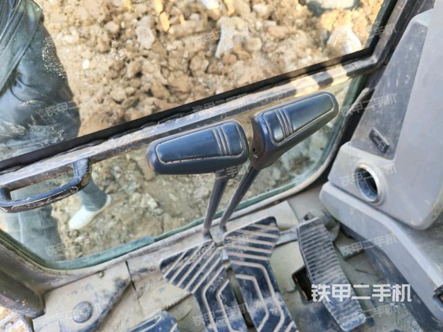 左后方玻璃角标（驾驶室部分）