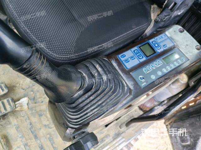 座椅左侧控制台/音响/含左手柄（驾驶室部分）