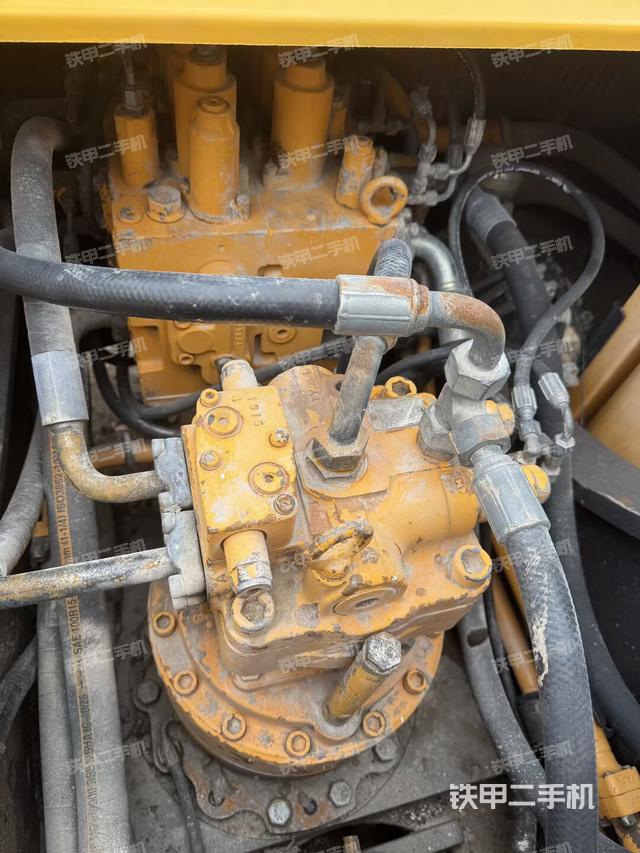 回轉(zhuǎn)馬達(dá)和主控閥（整機(jī)外觀）