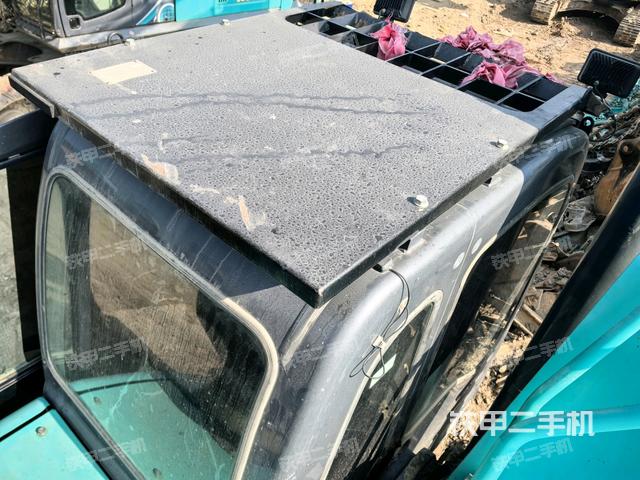 驾驶室顶部（整机外观）