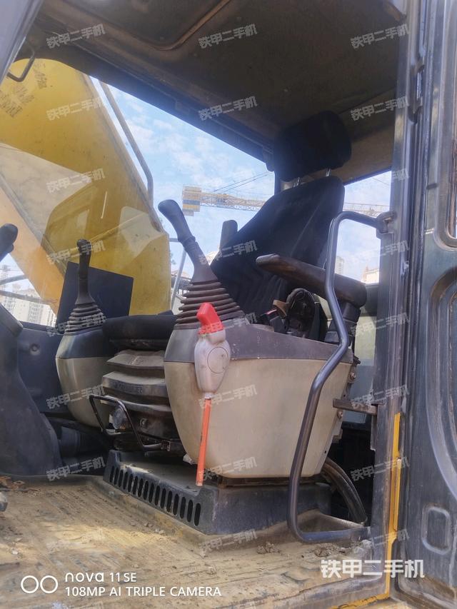 座椅右侧控制台/钥匙门/油门/含右手柄（驾驶室部分）