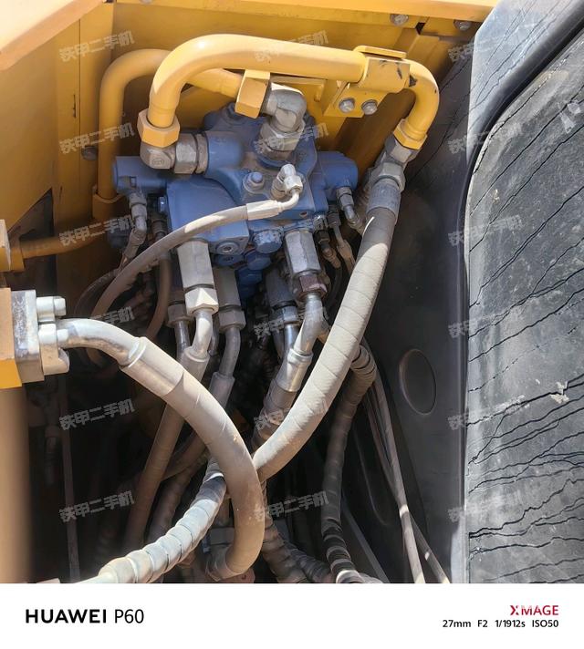 回转马达和主控阀（整机外观）