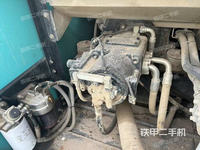 液壓泵艙室正面整體（整機(jī)外觀）