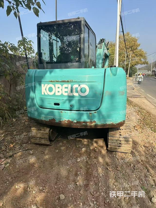 驾驶室顶部（整机外观）