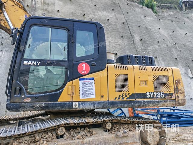 后窗玻璃角标（驾驶室部分）