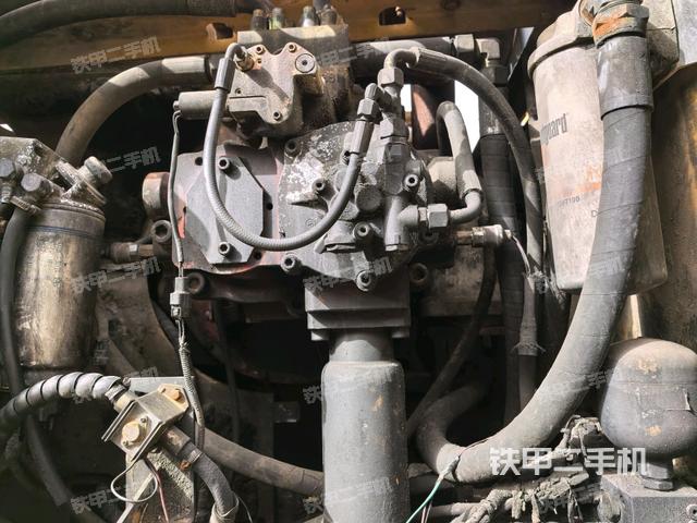 液壓泵艙室正面整體（整機(jī)外觀）