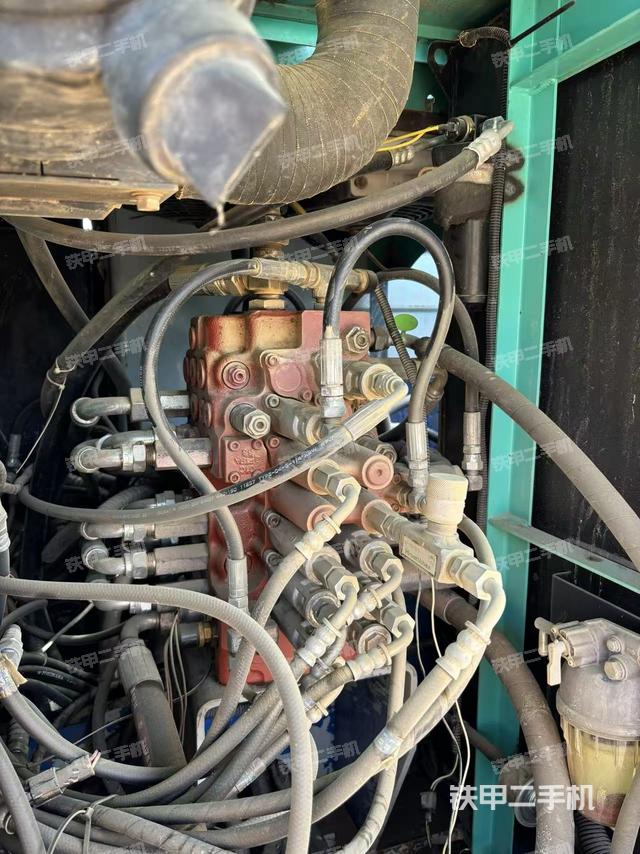 回转马达和主控阀（整机外观）