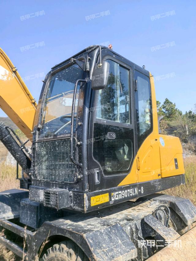 座椅右侧控制台/钥匙门/油门/含右手柄（驾驶室部分）