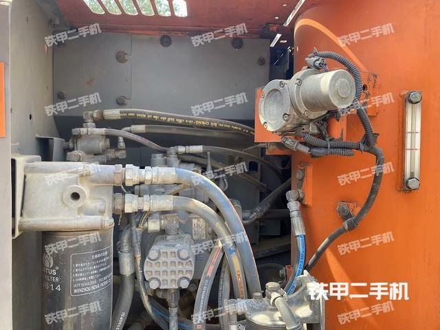 液壓泵艙室正面整體（整機(jī)外觀）