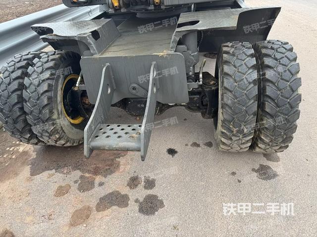 轉(zhuǎn)盤和下車架正前（工作和回轉(zhuǎn)裝置）