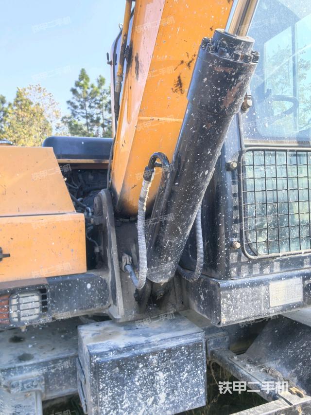 转盘和下车架正前（工作和回转装置）