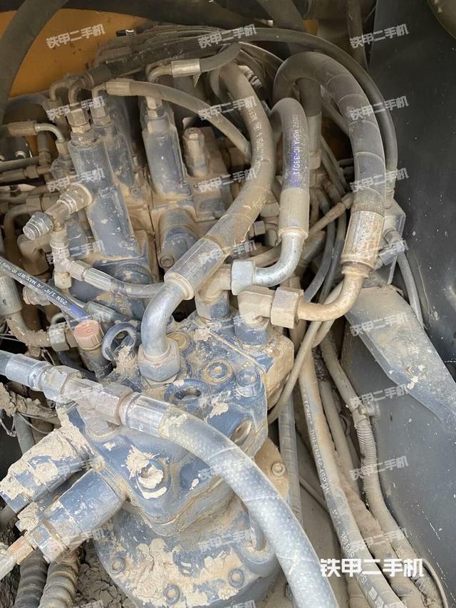 回转马达和主控阀（整机外观）