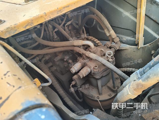 回转马达和主控阀（整机外观）