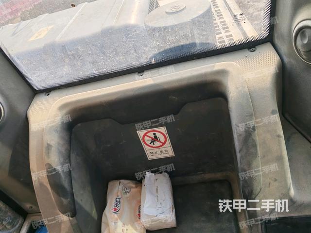 右侧玻璃角标（驾驶室部分）