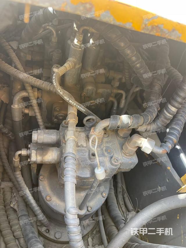 回转马达和主控阀（整机外观）