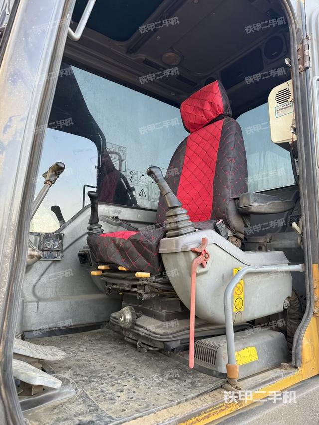 驾驶室整体（整机外观）