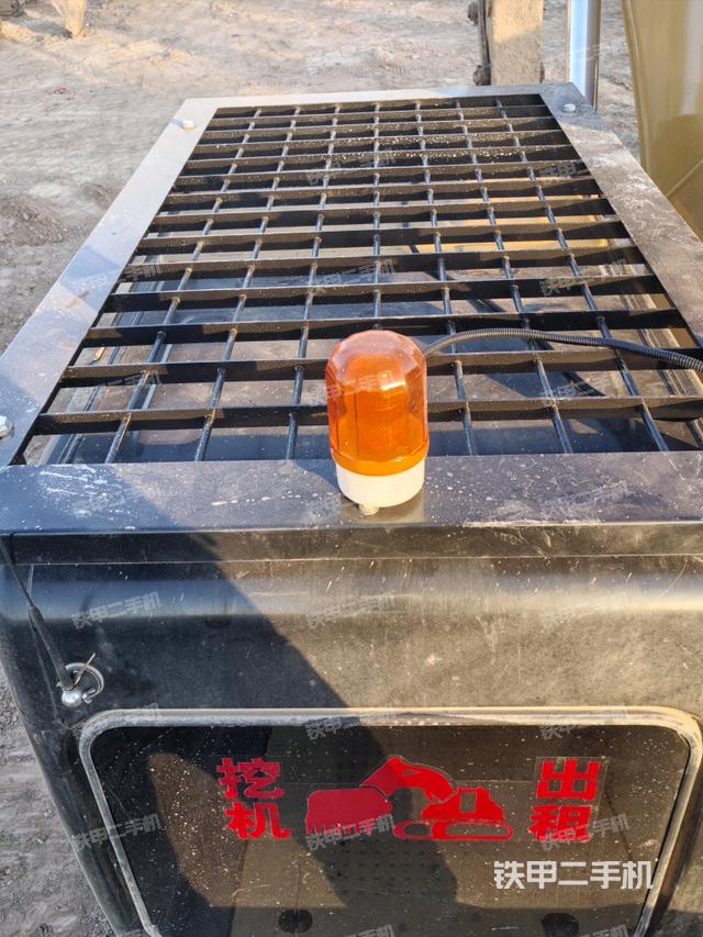 驾驶室顶部（整机外观）