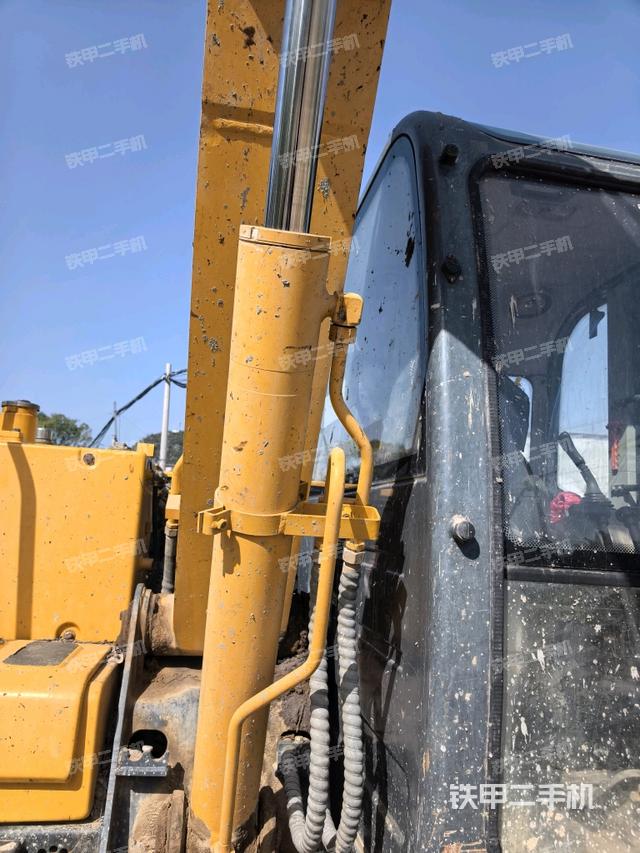 转盘和下车架正前（工作和回转装置）