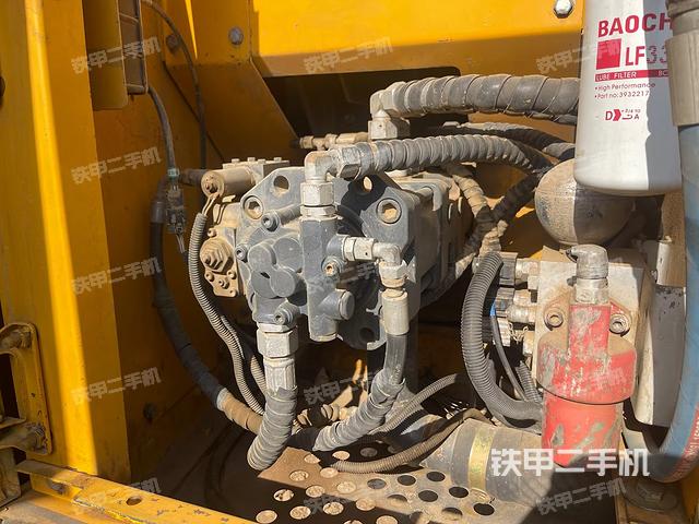 液压泵舱室正面整体（整机外观）