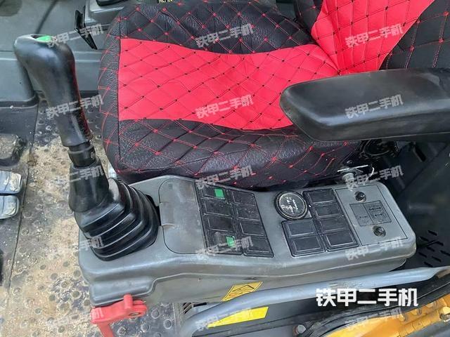駕駛室整體（整機外觀）