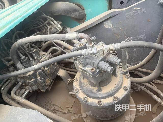 回转马达和主控阀（整机外观）