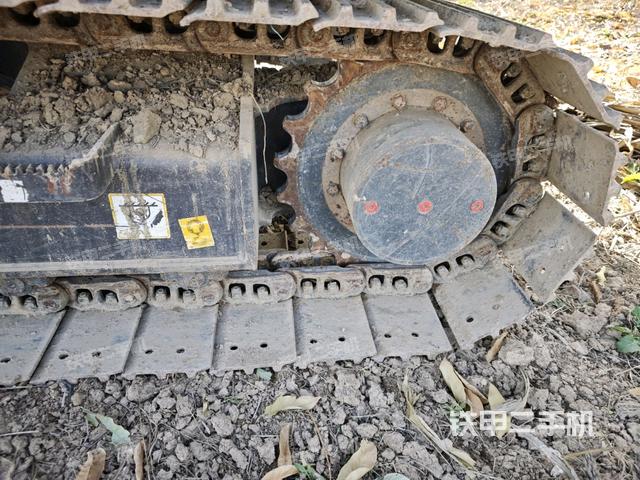 右驅(qū)動輪（行走機(jī)構(gòu)）