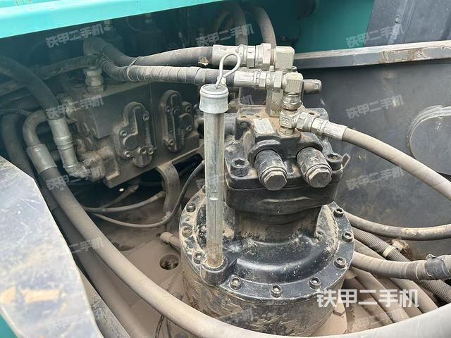 回轉(zhuǎn)馬達(dá)和主控閥（整機(jī)外觀）