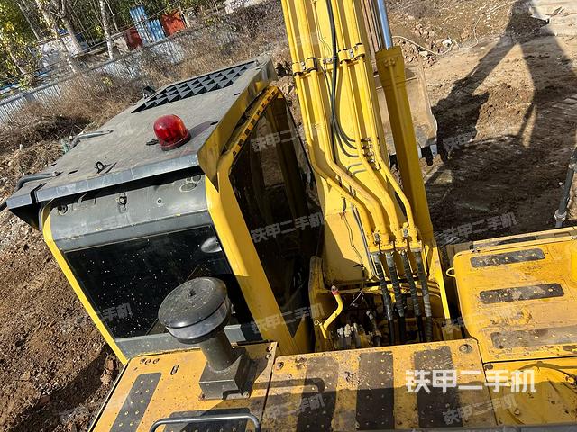 驾驶室顶部（整机外观）